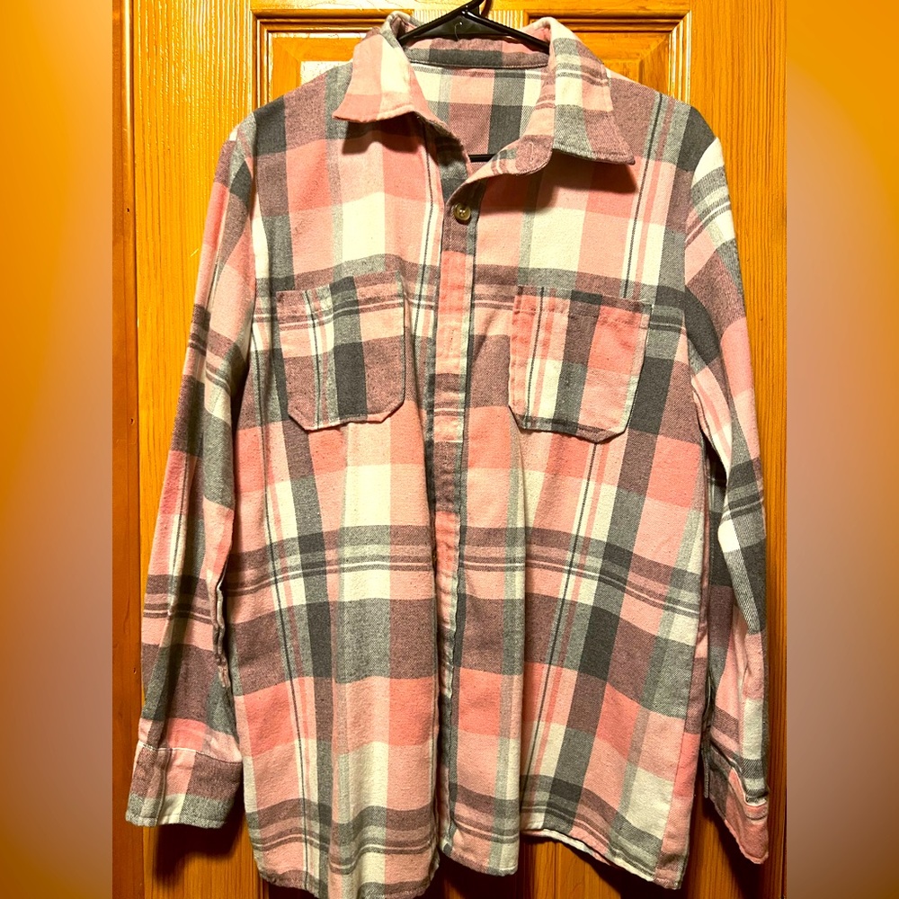 Plaid longsleeve button up shirt. Size large